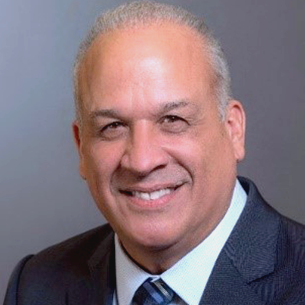Robert Garcia headshot